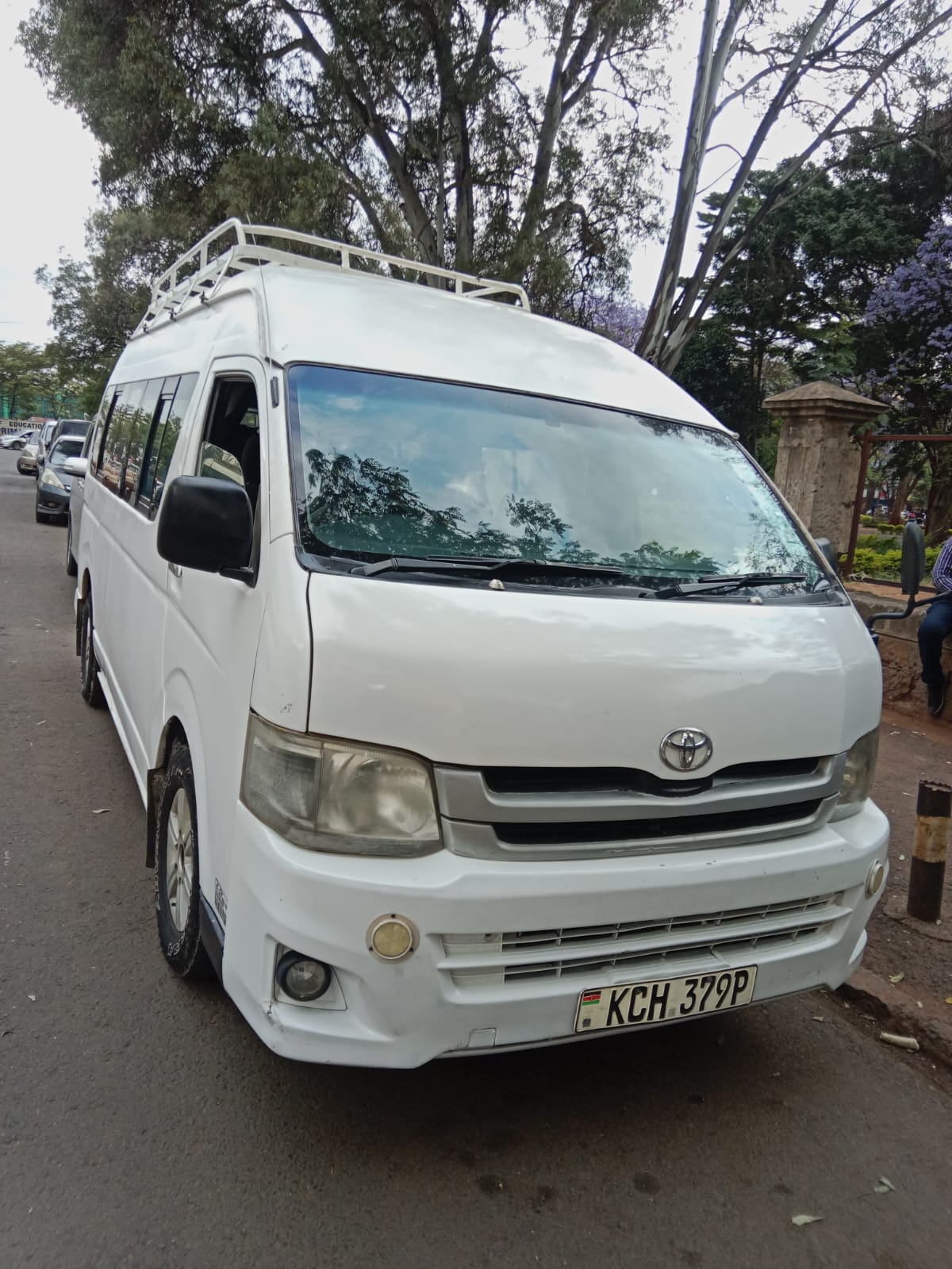 Toyota HiAce High-Roof (Front)